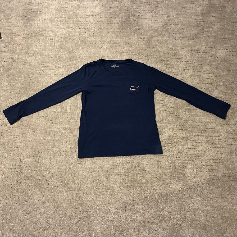 Vineyard vines, men’s small, good condition, “happy holidays 2016”